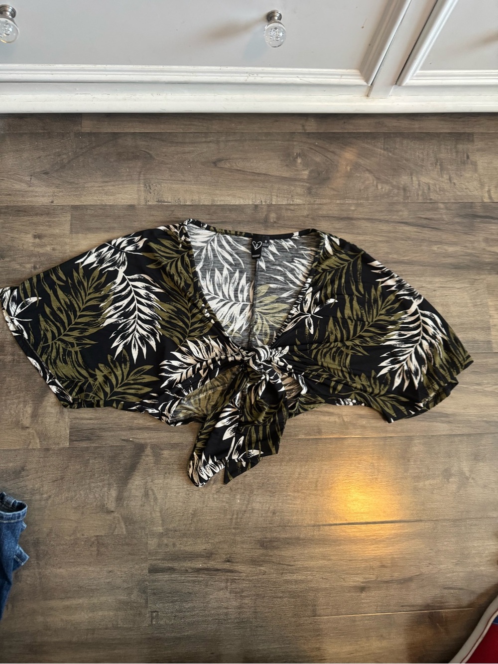Windsor Black Tropical Leaf Tie-Front Crop Top